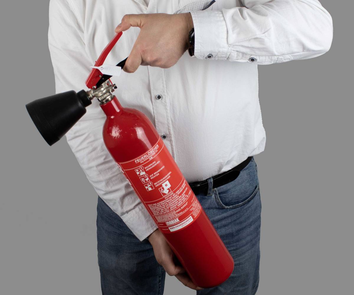 https://www.feuerschutz-pro.de/images/upload/mobiak-2-kg-co-loescher-03.jpg